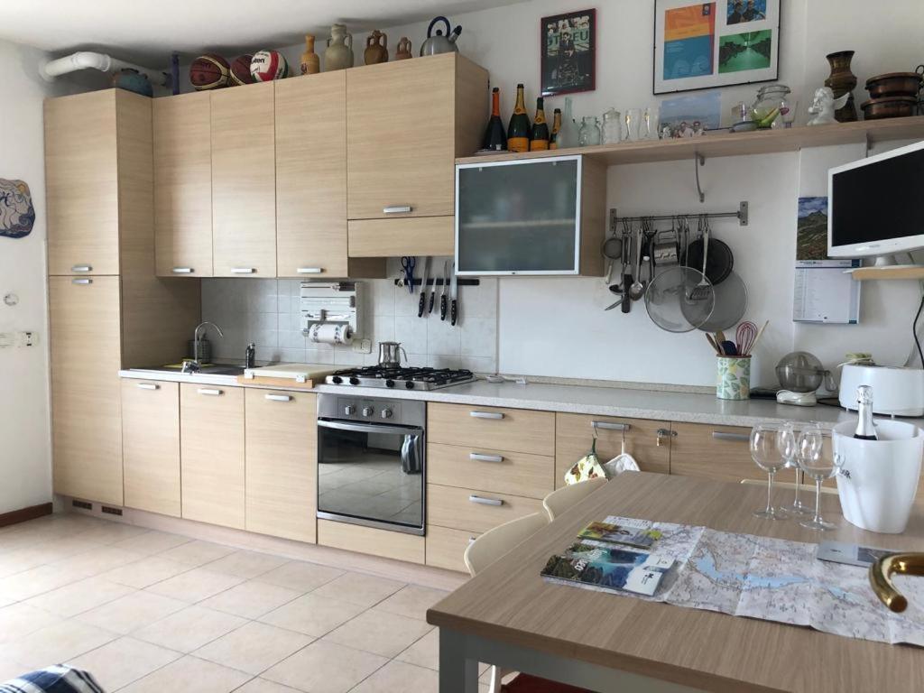 Mirella: Casa Vista Con Piscina Riva di Solto